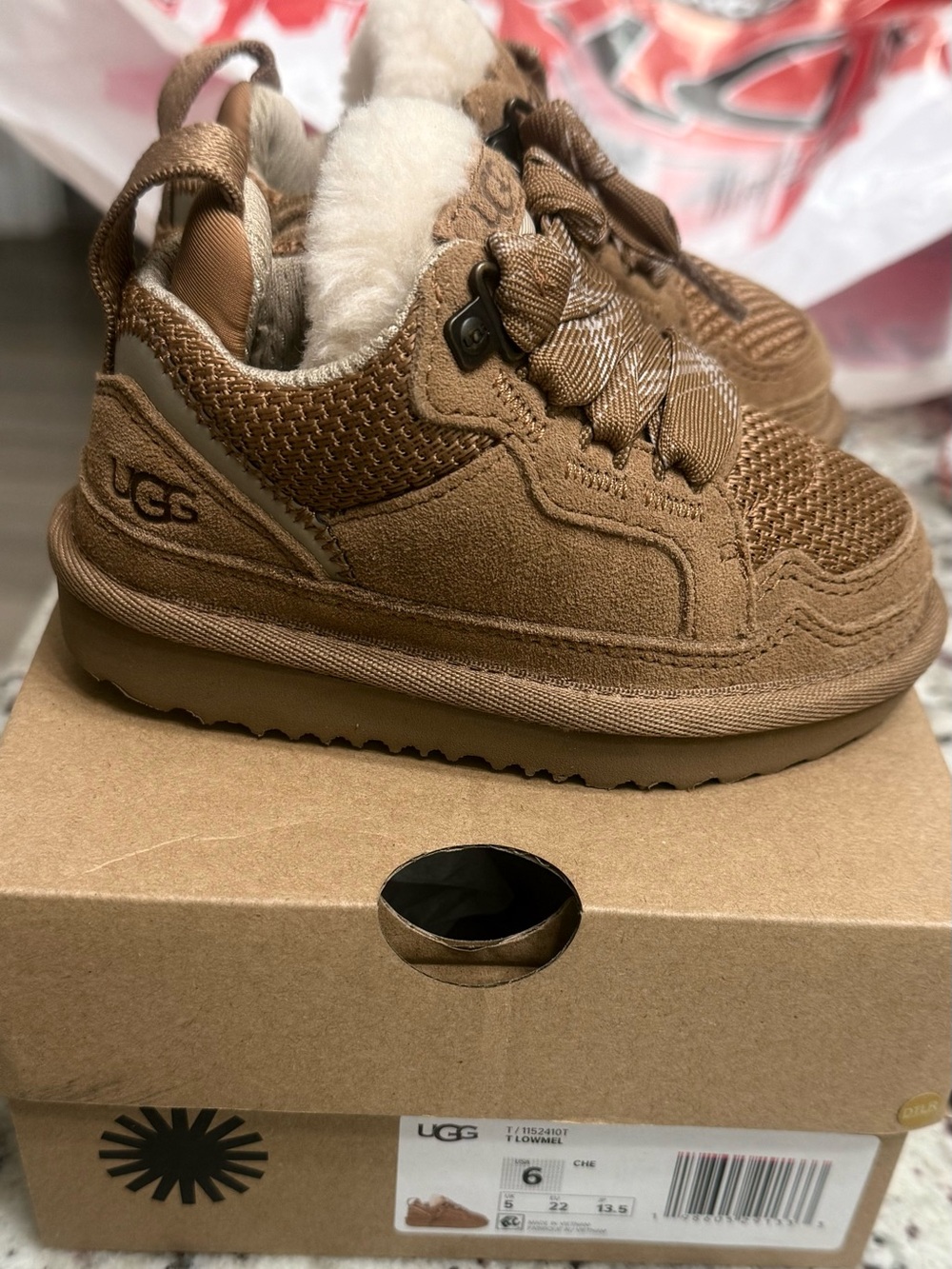 KIDS BRAND NEW NEVER WORN UGG Kids' Chestnut Brown Shearling-Lined Sneakers